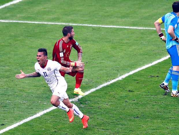 Vargas celebra um dos gols que eliminou a Espanha (foto:globoesporte)