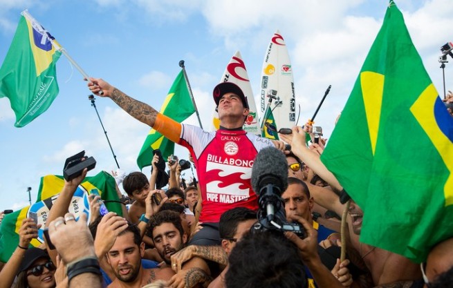 Gabriel Medina trouxe um título inédito para o Brasil (foto: globoesporte)