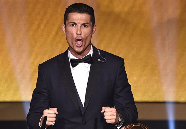 No discurso, Ronaldo fez o tradicional grito de suas comemorações nos gols